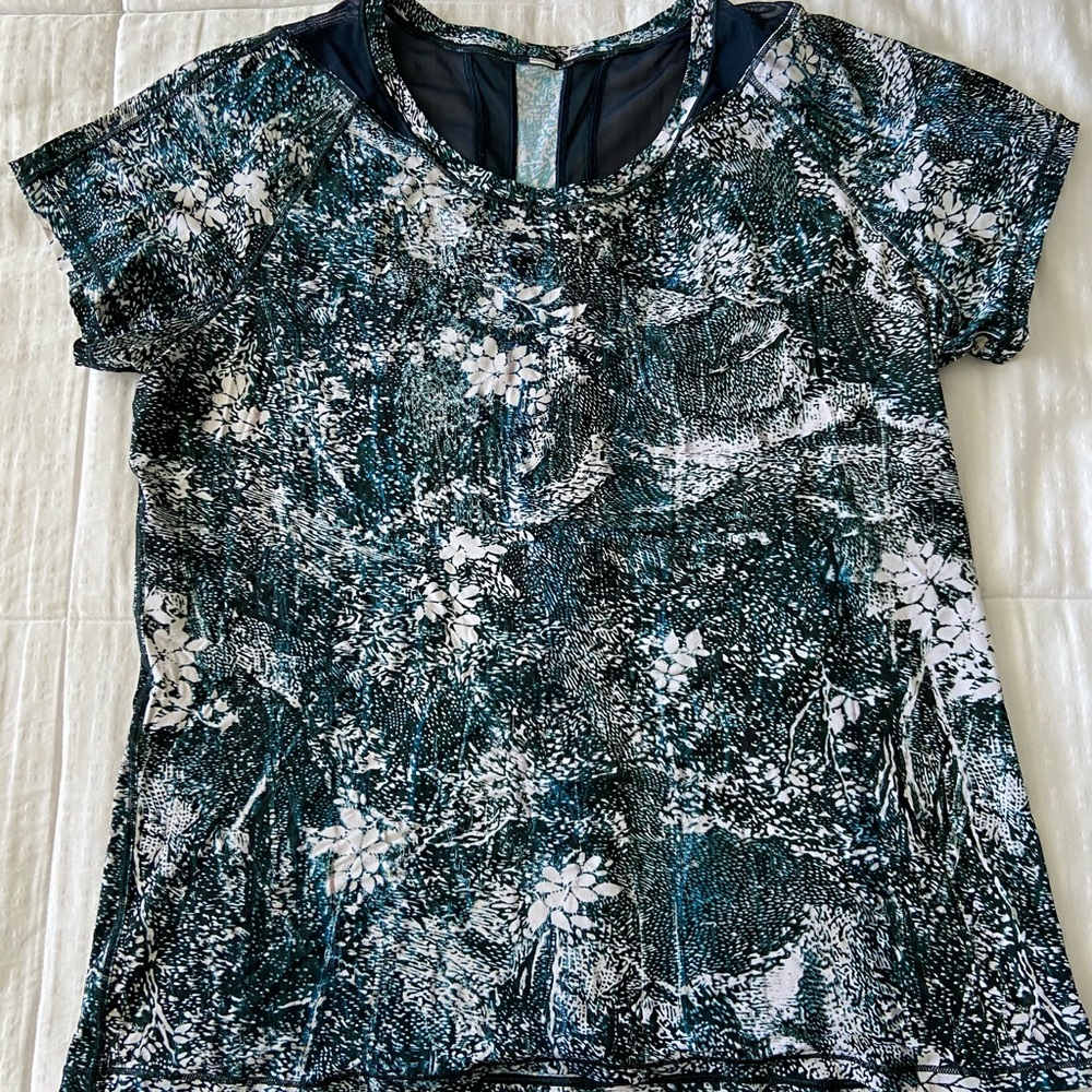 Lululemon Short Sleeve Tshirt size 8